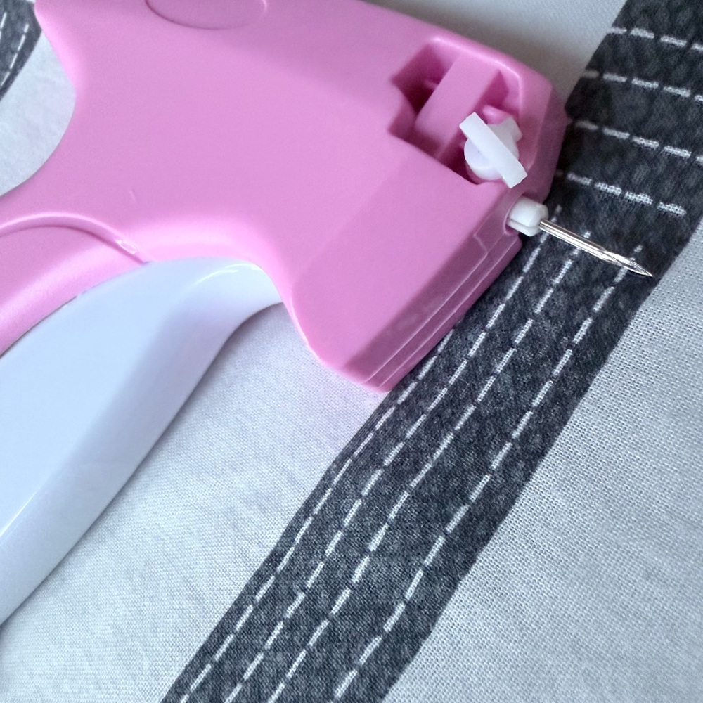 Tagging Gun - Picture 4 of 4